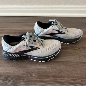 Brooks Adrenaline GTS 22 Women’s Size 6.5 Running Shoe Grey Rose